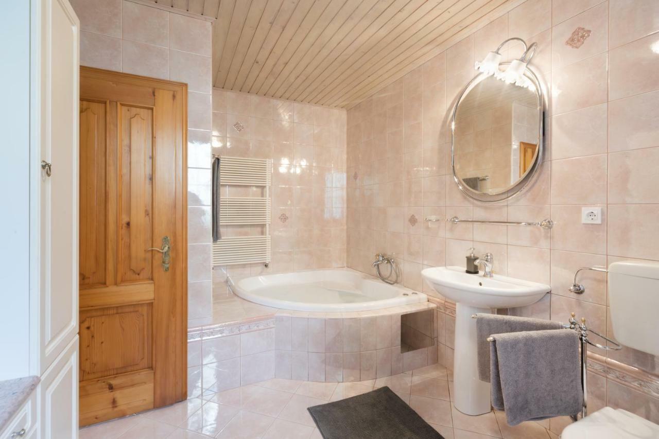 Vila Grad Bled - Sauna & Hot Tub エクステリア 写真